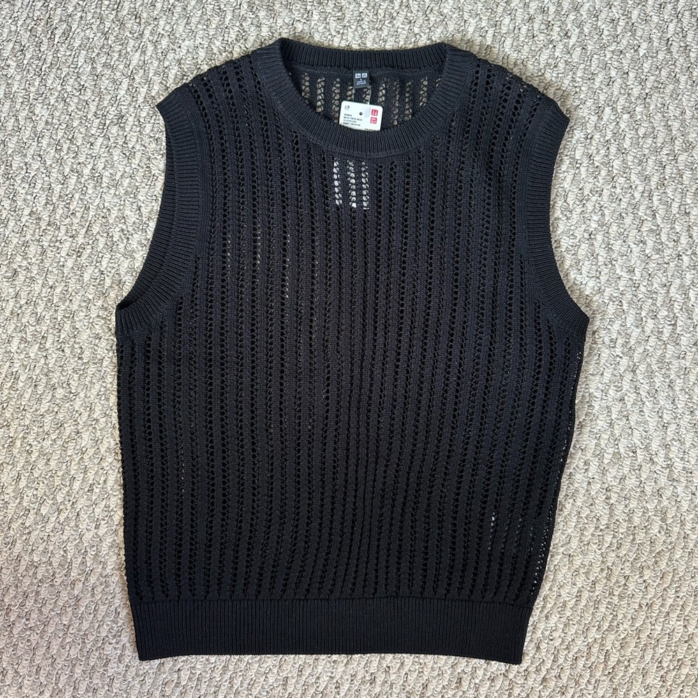NEW Uniqlo women black mesh crew neck sleeveless short sweater (large)